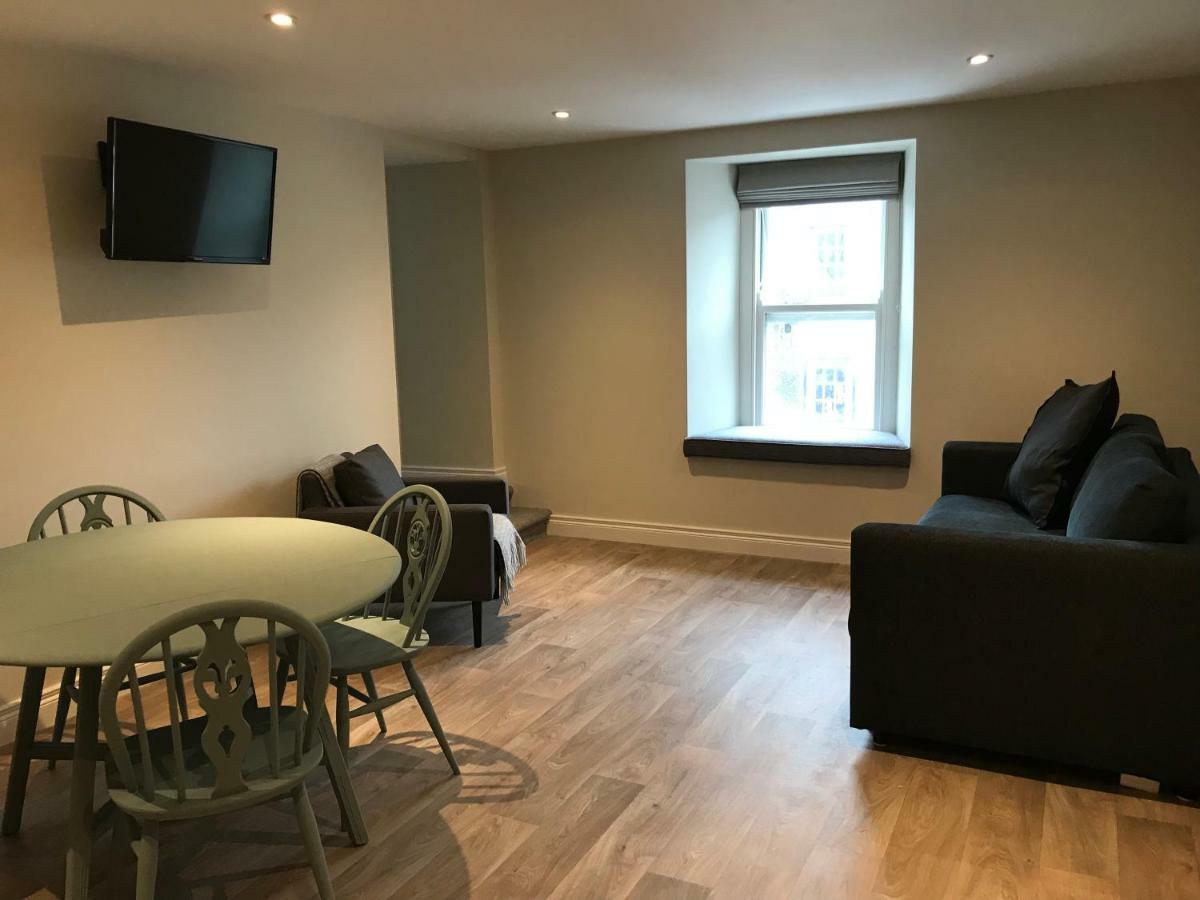 Bush House Accommodation - The Courthouse Apartment Bushmills Exteriör bild