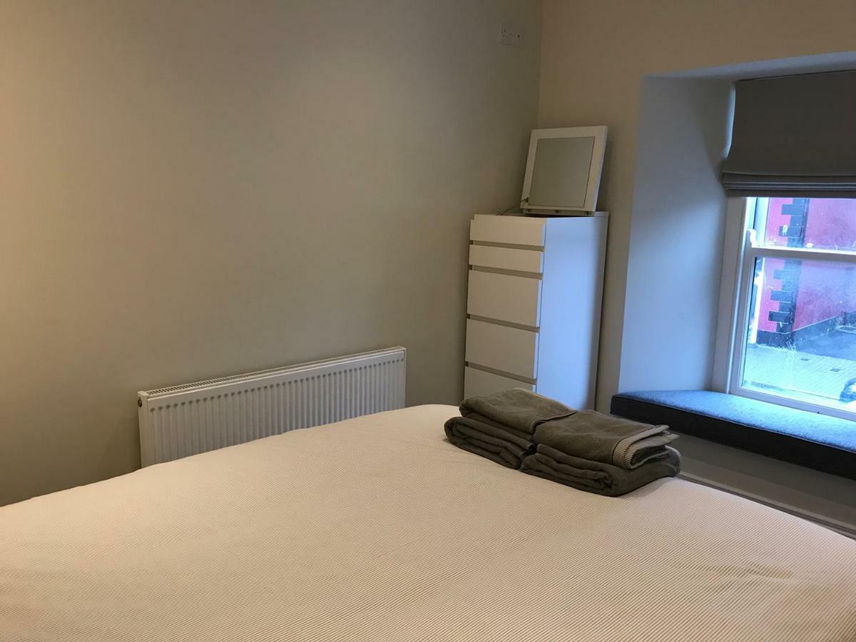 Bush House Accommodation - The Courthouse Apartment Bushmills Exteriör bild